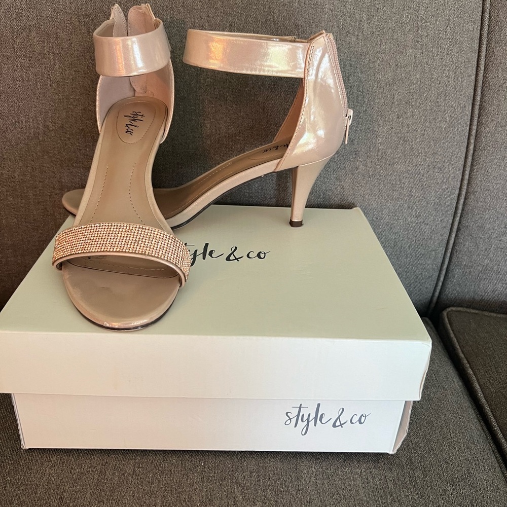 Rose Gold. Beautiful Wedding shoes.